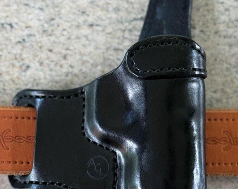 Smith & Wesson Bodyguard 2.0, black, right-hand holster